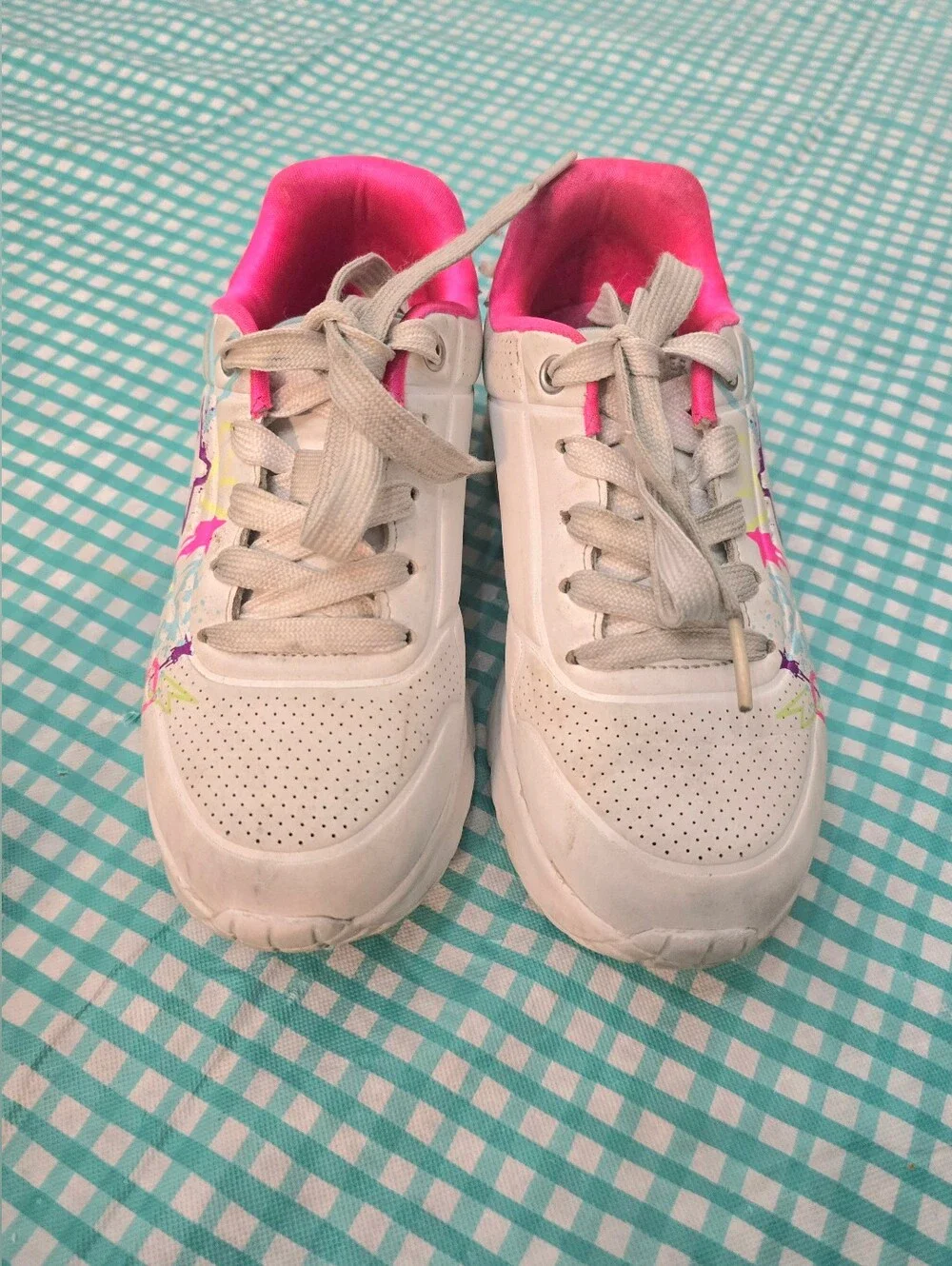 Skechers White Sneakers with Neon Pink Star & Multi-Color Graffiti